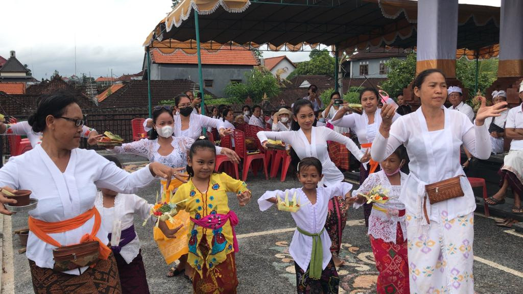 Sugian Jawa Hari Baik dalam Pelaksanaan Upakara Melaspas Balai Banjar Lebak